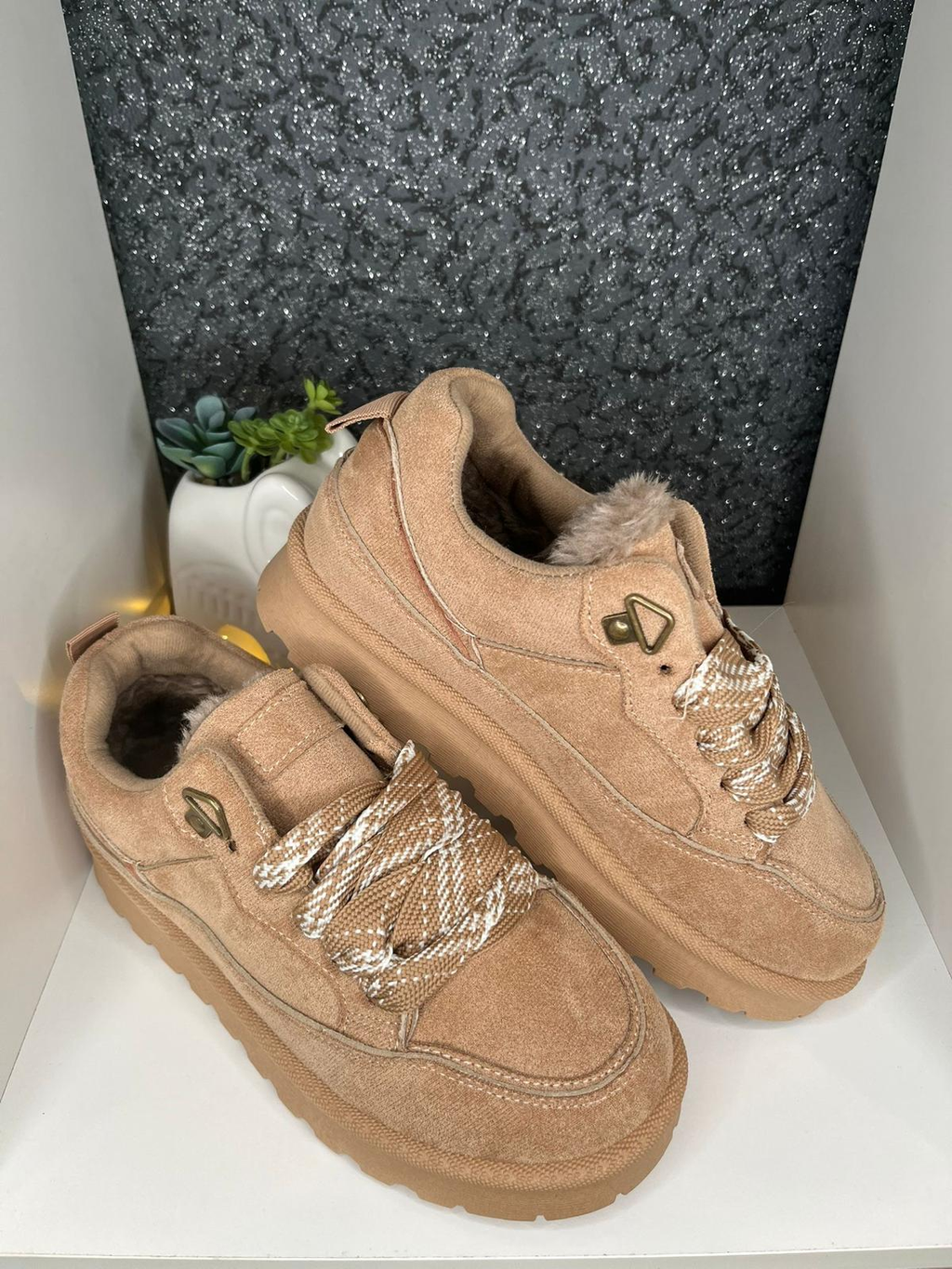 Beige Sneaker