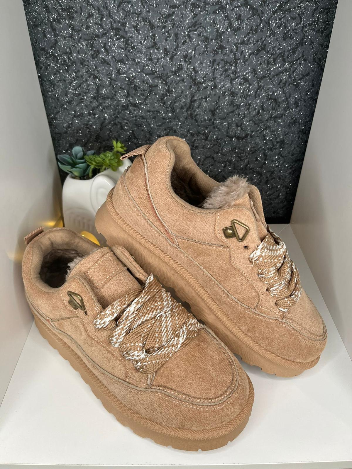 Beige Sneaker